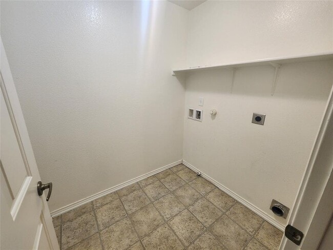 Building Photo - 9417 Edmundsbury Dr