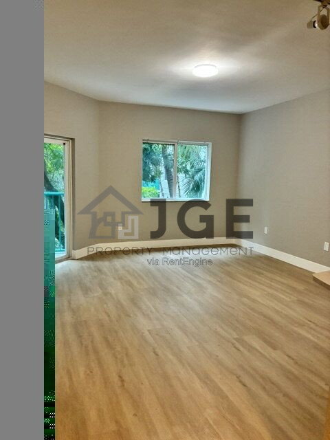 Building Photo - 6001 SW 70th St