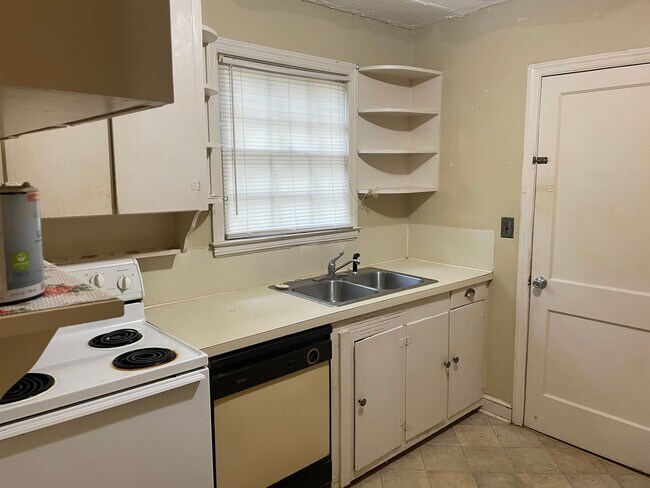 Building Photo - 108 Calhoun Rd