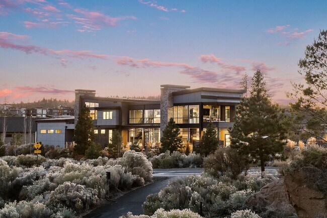 Building Photo - Contemporary Fully Furnished Four Bed Four Bath Masterpiece in Tetherow
