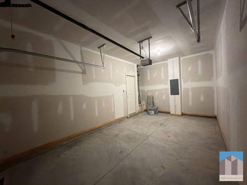 Building Photo - 3530 Condor Ct SW