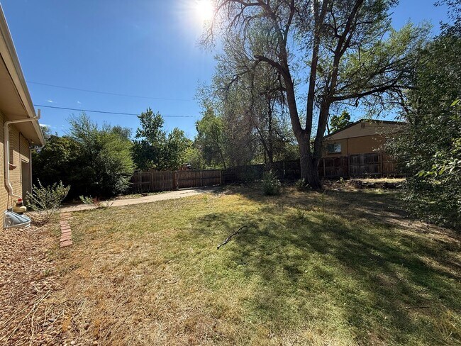 Building Photo - Beautifully Updated Home near Federal & Al...