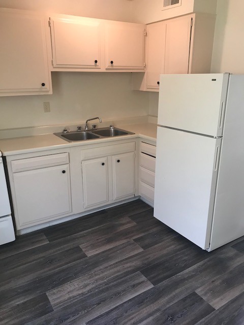 Upgraded Kitchen - Douglas Park Apartments