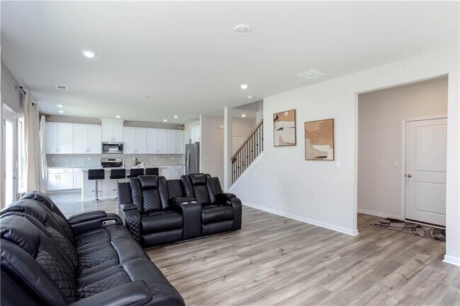 Building Photo - 607 Runnel Dr