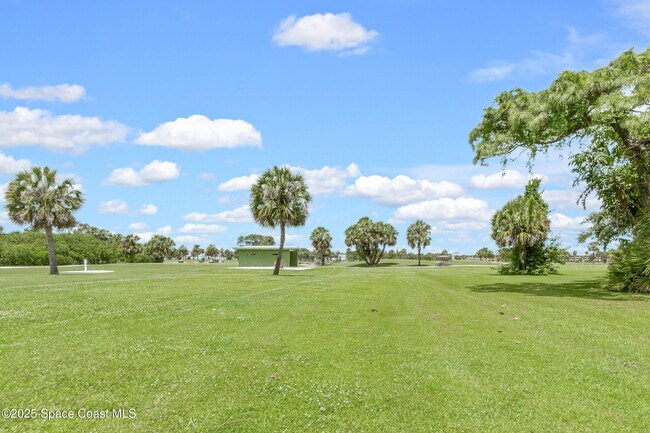 Building Photo - 2125 Golf Isle Dr