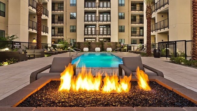 Building Photo - 4900 N 44th St