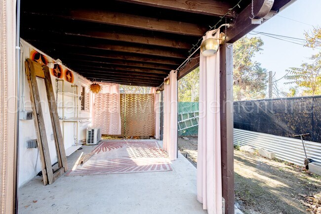 Building Photo - 3 Bedroom/2.5 Bath Home with a Mother In Law Unit - $2595 per month!