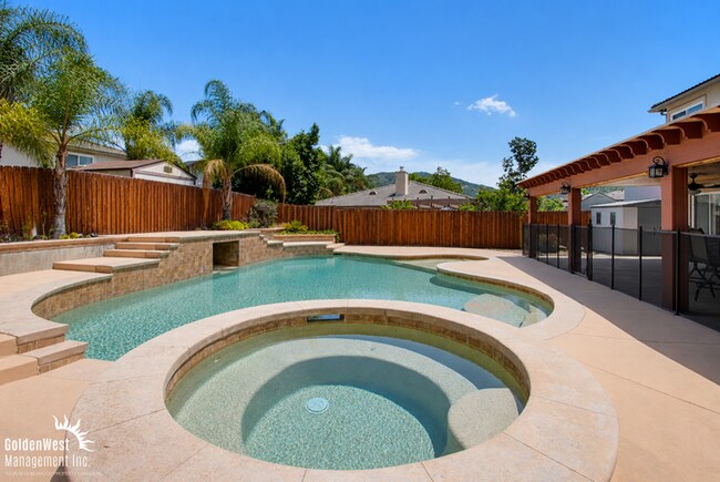 Building Photo - Bright & Spacious 4Bdm and 3Ba Home in Escondido!