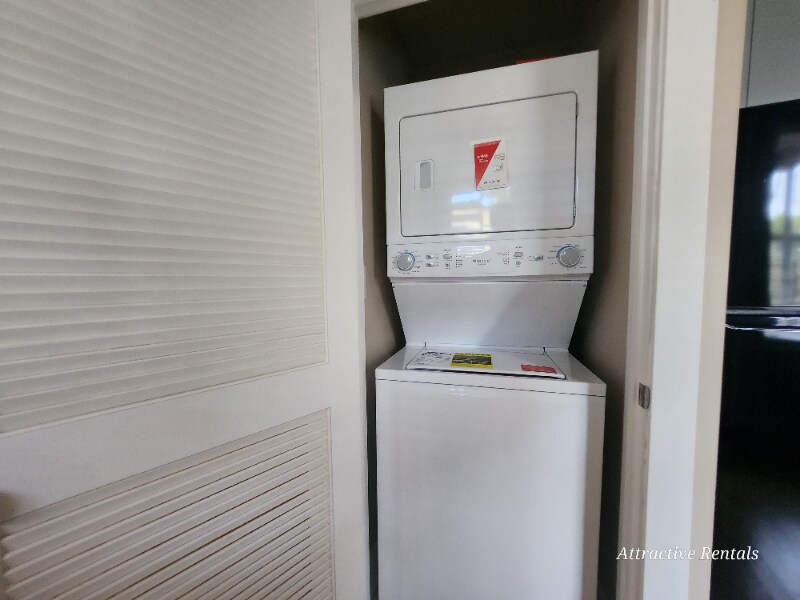 Building Photo - 1434 W Marquette Rd