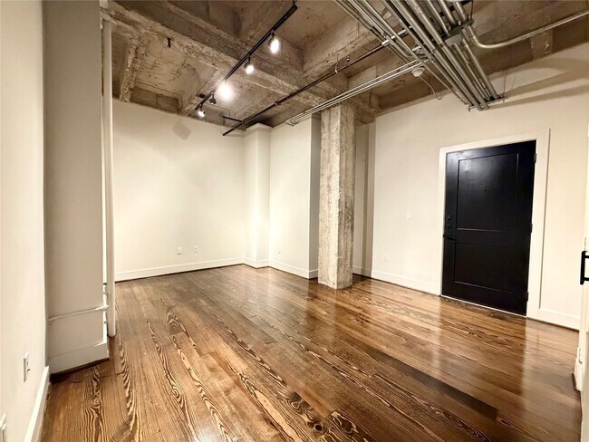 Building Photo - 4411 Dallas St