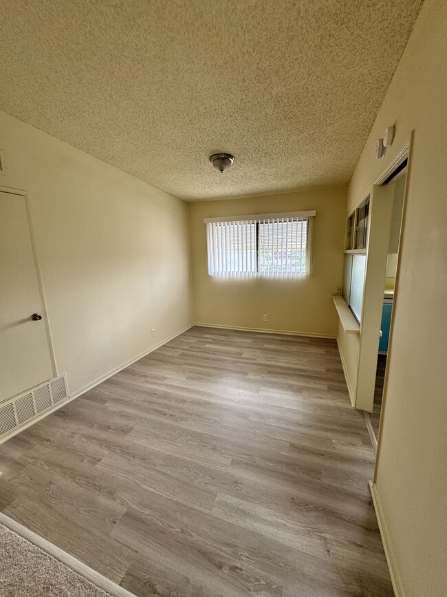 Dining Room - 1148 W Huntington Dr