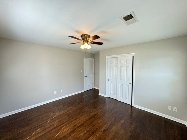 Building Photo - Charming 3-Bedroom Home in Nicholasville, 2 Car Garage! Fenced in Backyard!