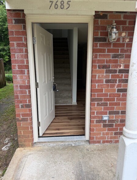 Building Photo - 7685 Hunters Ridge Ln