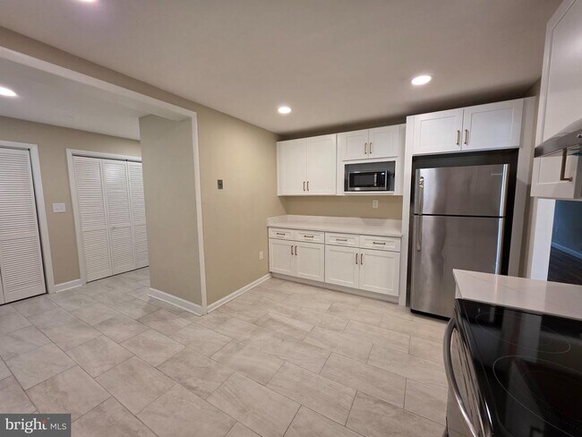 Building Photo - 2090 Jason Ct