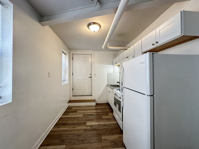 Building Photo - 4824 W Addison St