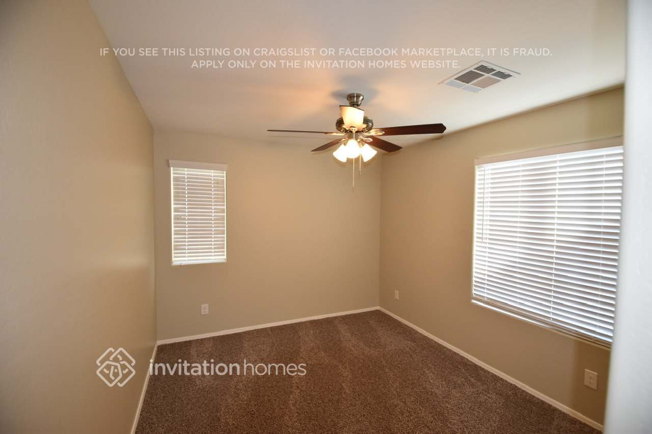 Building Photo - 1344 E Palomino Way