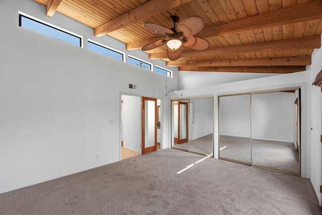 Building Photo - 516 Rosecrans Ave