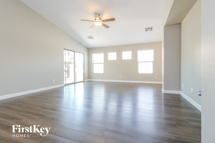 Building Photo - 11378 W Rio Vista Ln