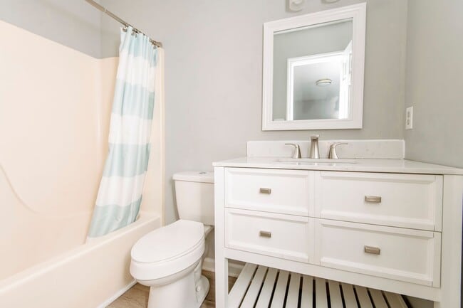 Building Photo - Spacious and conveniently located 3-bedroom, 2.5-bath duplex in Southwest Raleigh!