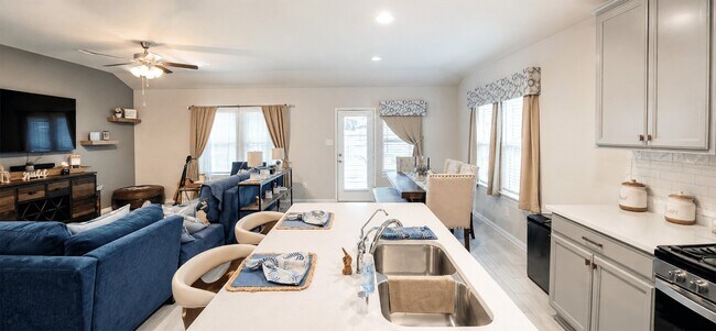 Building Photo - 12817 E Winding Pnes Dr