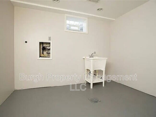 Building Photo - 1248 Satellite Cir