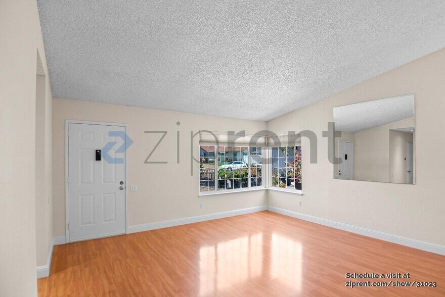 Building Photo - Unit