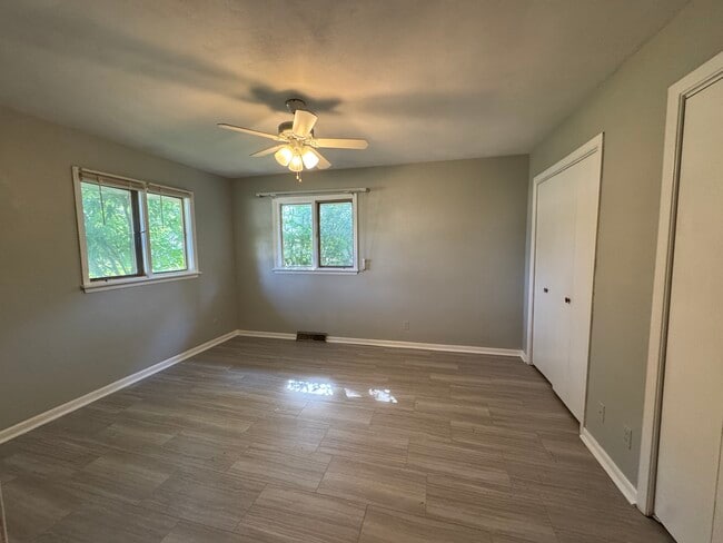 Building Photo - 510-512 Elm Street Duplex