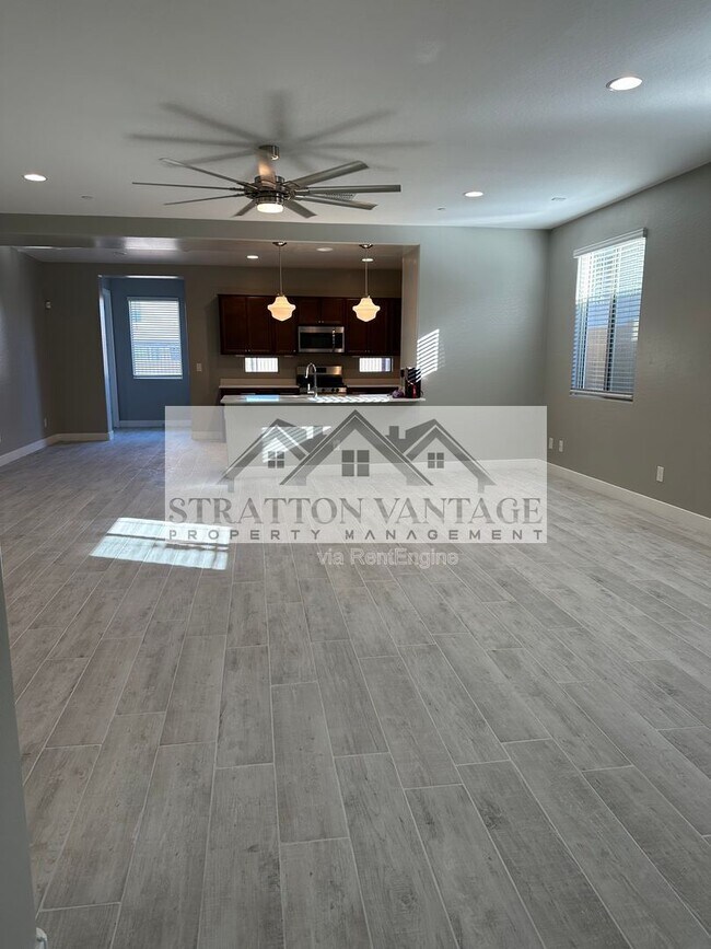 Building Photo - 9638 E Tesla Ave