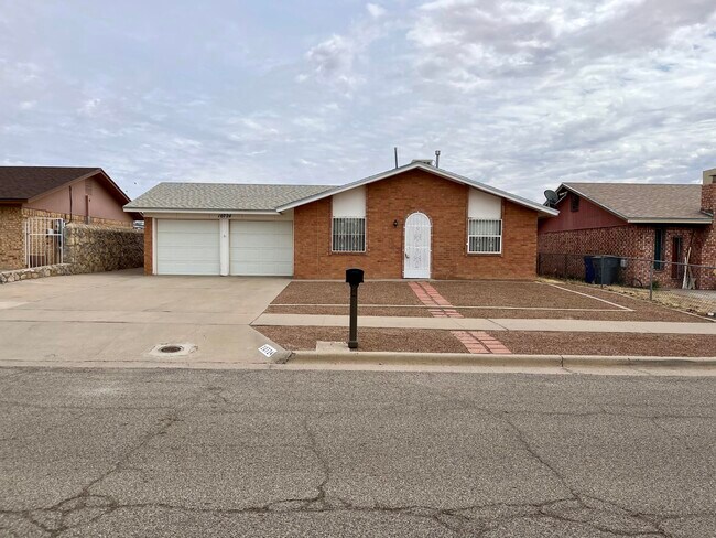 Primary Photo - 10724 Onyxstone St