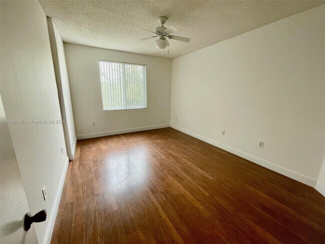 Building Photo - 6984 SW 39th St
