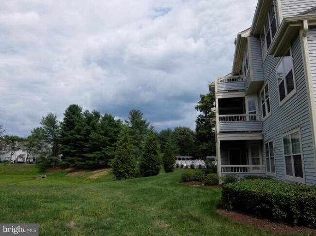 Building Photo - 202 Salem Ct