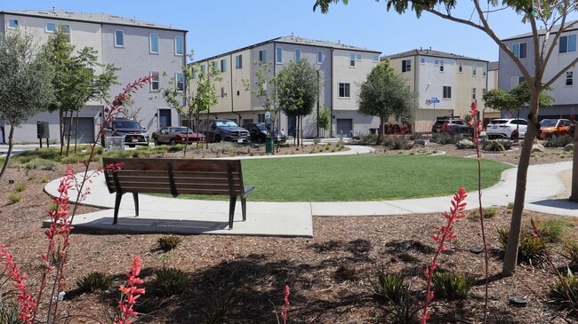 Building Photo - 4 bedrooms 3.5 baths townhome in South San Diego