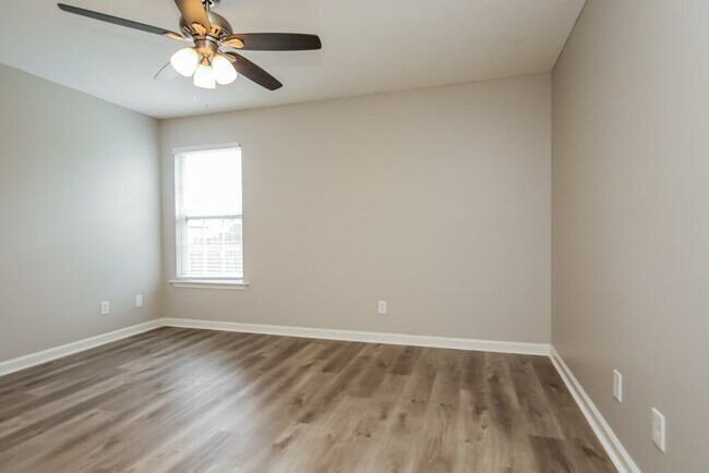 Building Photo - 105 Berele Shepsele Ln