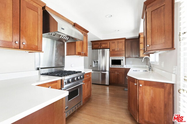 Building Photo - 150 Anita Dr