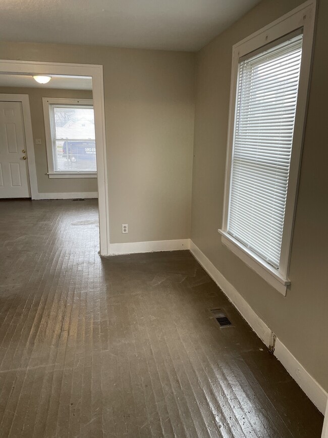 Building Photo - 299 N State St