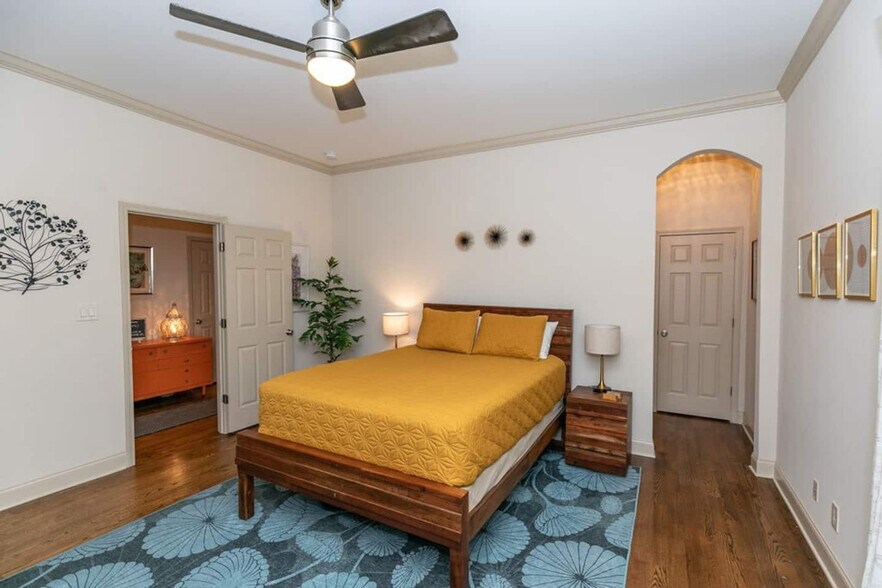 Building Photo - 1084 Sanders Ave SE