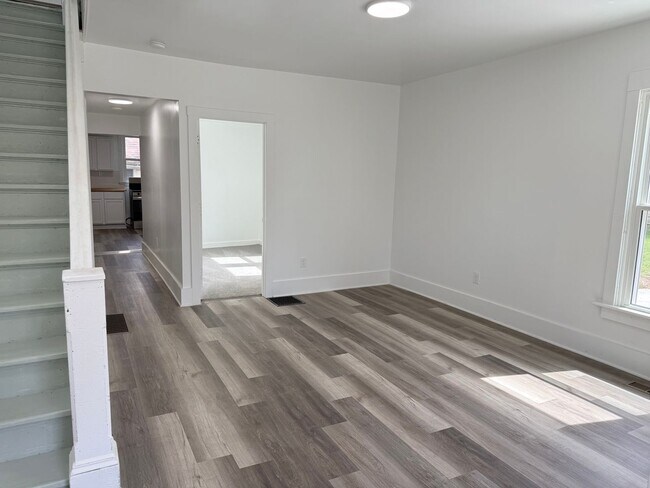 Building Photo - 1701 E Ganson St