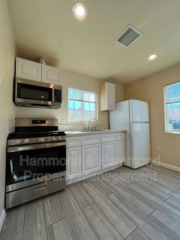 Building Photo - 12110 Bromont Ave