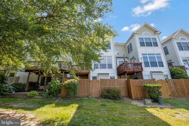 Building Photo - 5587 Governors Pond Cir