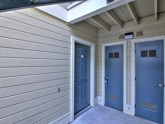 Building Photo - 2750 Somerset Park Cir