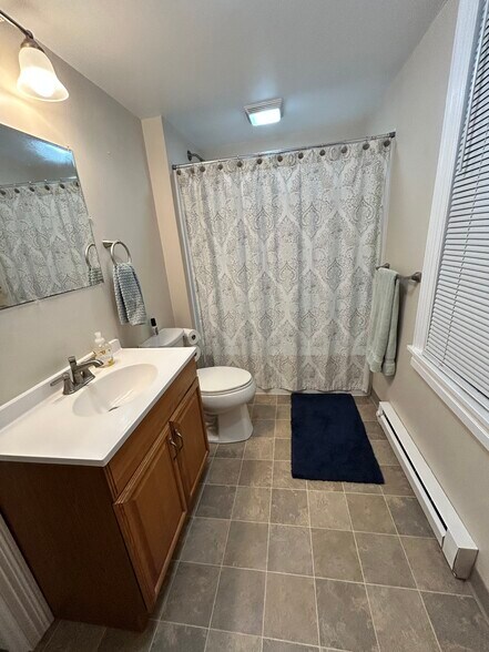 Building Photo - 163 N Main St