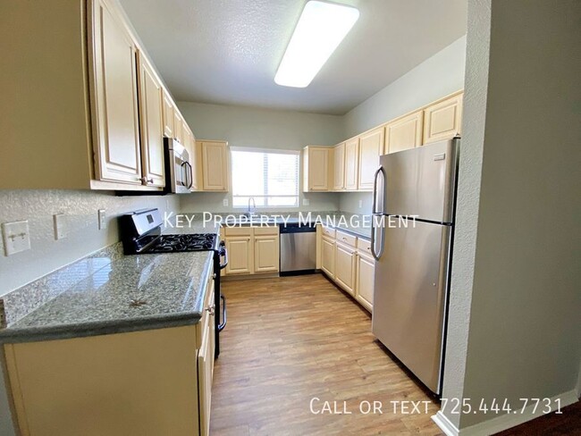 Building Photo - 3 BEDROOM 2 BATH CONDO WITH ATTACHED 2 CAR...