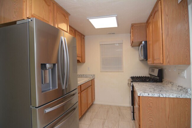 Building Photo - Well Maintained 2 Bedroom 1 Bath Townhouse! East Tucson Location!