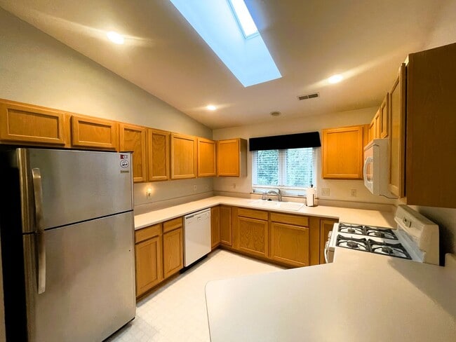 Building Photo - Furnished Second Floor Condo - Williams Bay