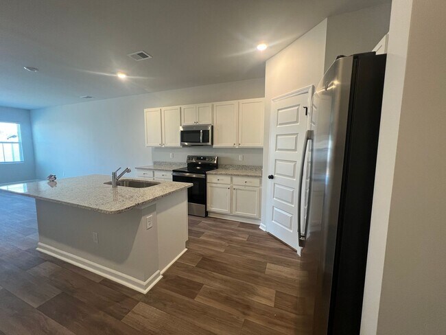 Building Photo - COLLINS WALK IN CONWAY