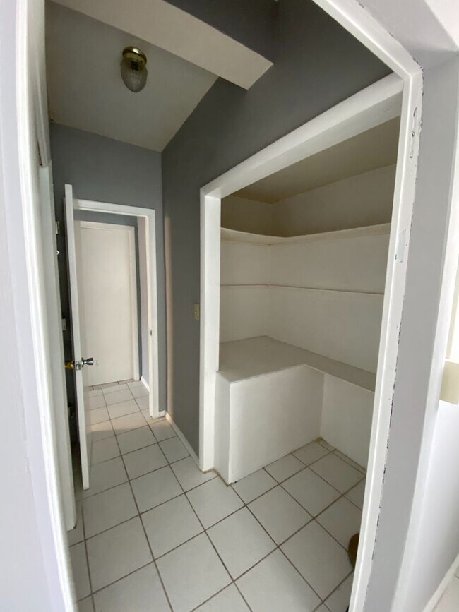 Building Photo - 5 Bed/3 Bath UC Rental Located on McMillan $750/pp ($3,875/mo)!