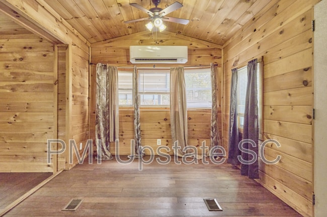 Building Photo - 573 Singing Pines Rd