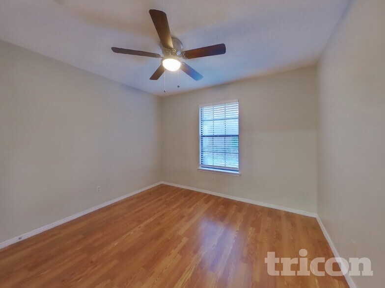 Building Photo - 1027 Brittany Dr