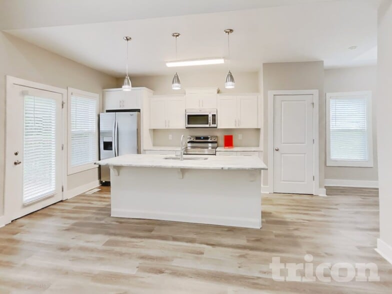 Building Photo - 1765 Bridgecrest Dr