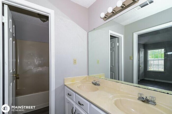 Building Photo - 5336 Timber Ridge Dr, Memphis, TN 38141